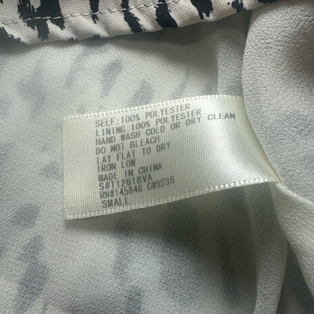 Everly black & white cheetah print top. Size Small. EUC. - Picture 8 of 8
